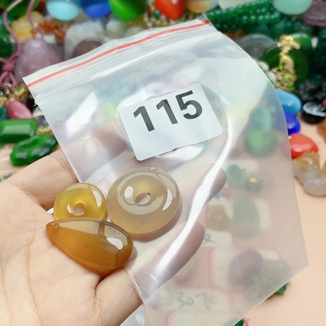 合金颈饰玛瑙/玉髓向*光