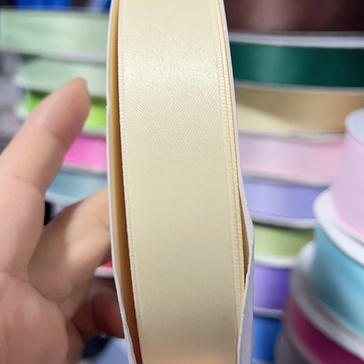 2.5的和4的亮光棉带鸡蛋黄各50码