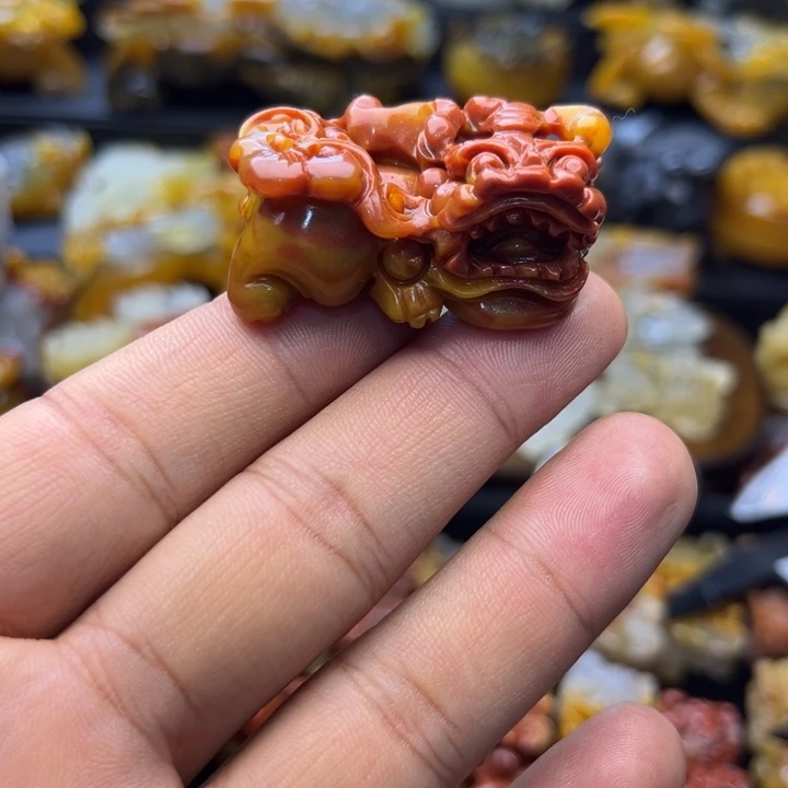 石英质玉（黄龙玉）未镶嵌颈饰