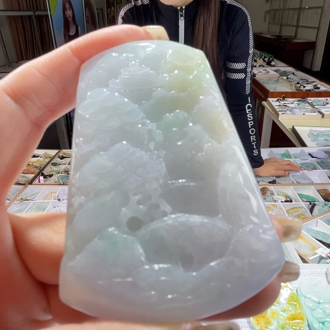 翡翠未镶嵌颈饰一