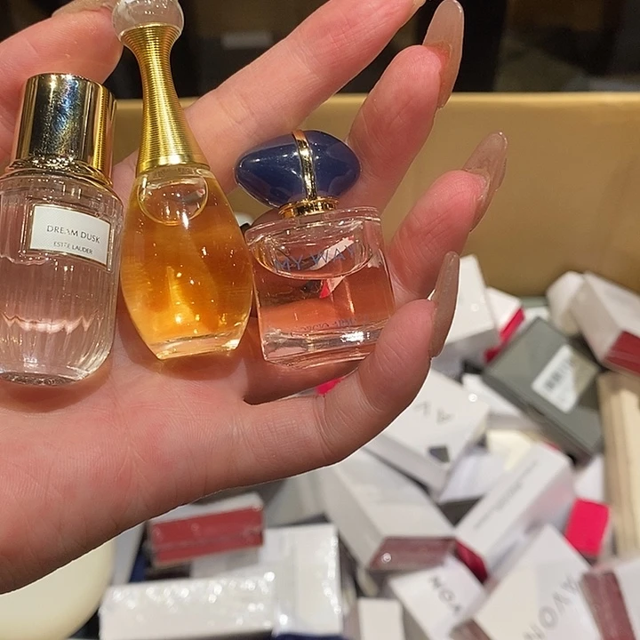四***！中古香水沐浴露持久留香