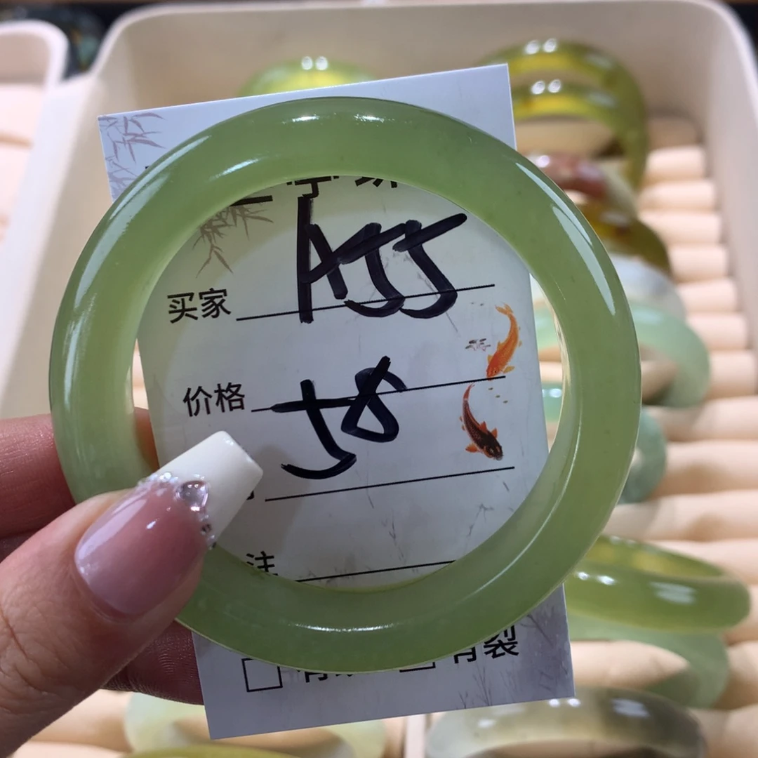 蛇纹石玉未镶嵌手镯想**了