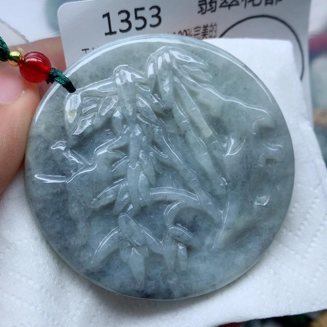 翡翠颈饰未镶嵌牌子