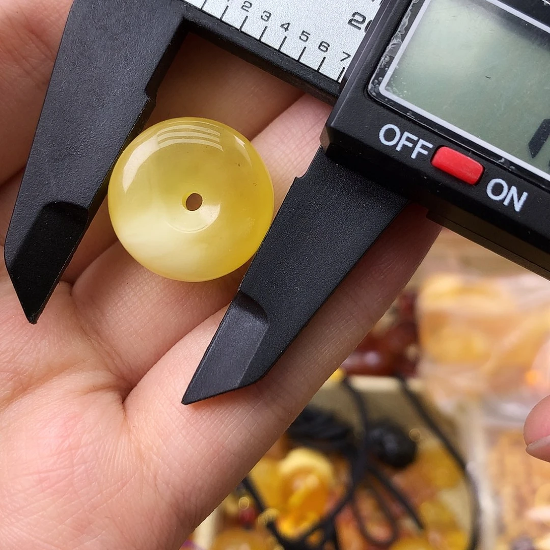 未镶嵌琥珀珠宝奇石