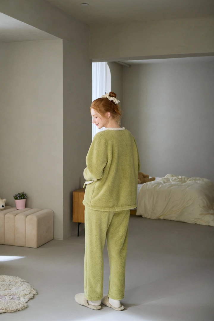 芬腾芬腾睡衣宽松冬季珊瑚绒加厚女款套装家居服长袖可外穿休闲款