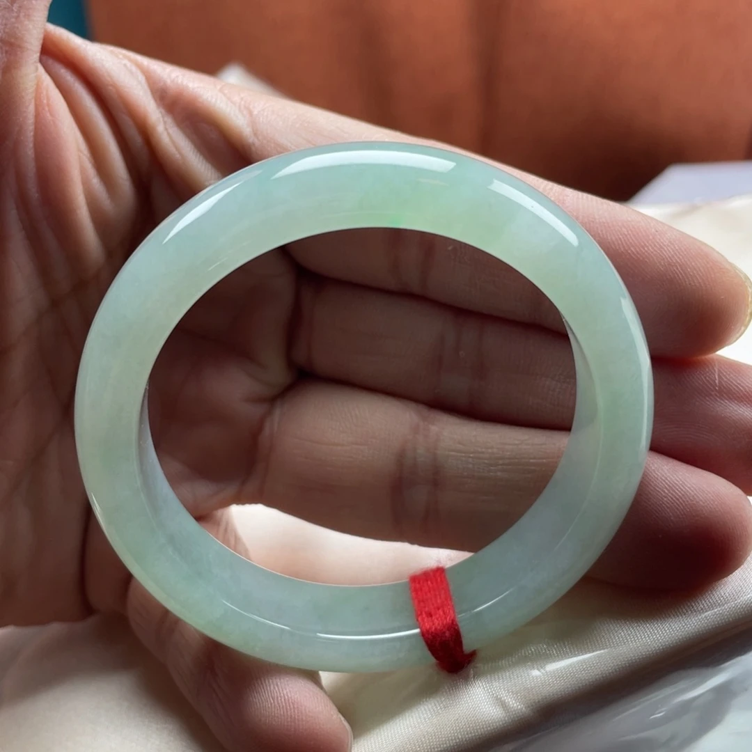 翡翠手镯未镶嵌56糯冰飘绿