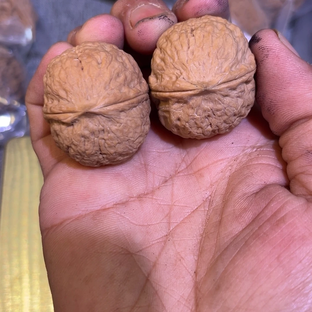 把件文玩核桃红旺云铁64号33mm