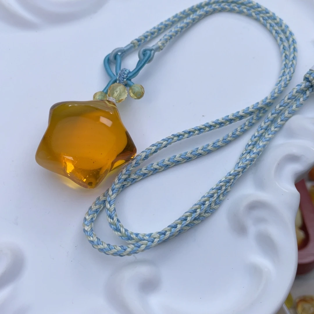 琥珀未镶嵌吊坠(赠链)