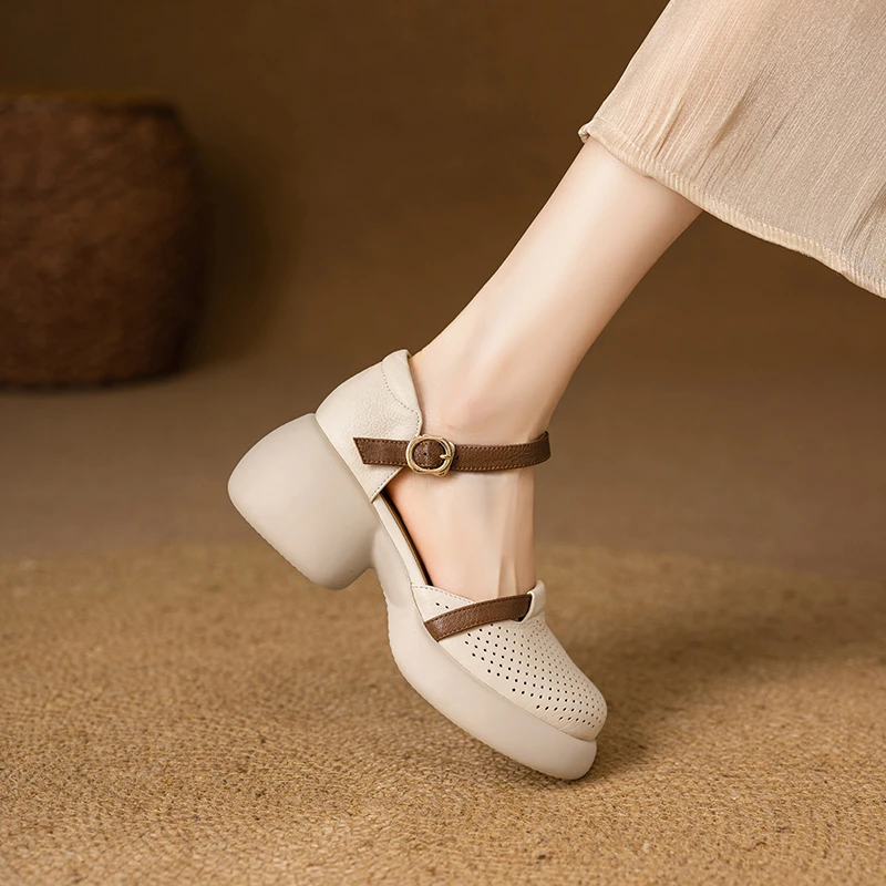 真皮拼色厚底软底凉鞋女2025年夏季包头镂空粗跟休闲一字扣罗马鞋