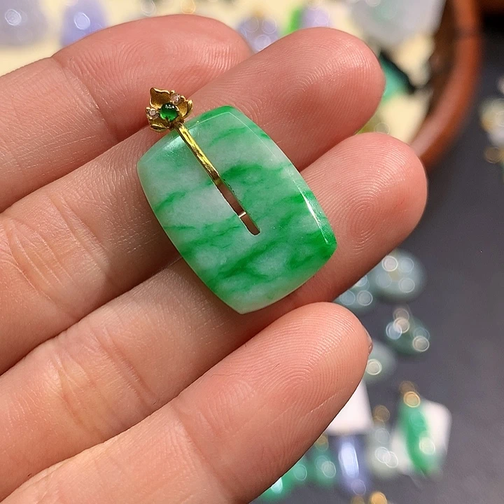 翡翠吊坠(不含链)18K金镶嵌