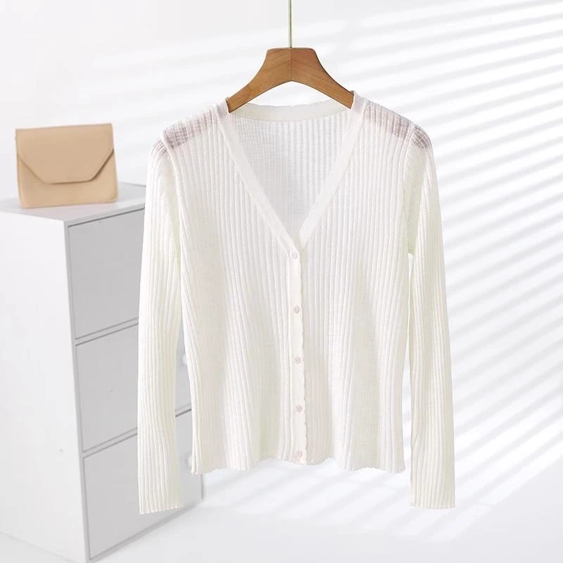 白色V领冰丝针织防晒开衫女薄款夏季披肩配新款时尚洋气百搭女装