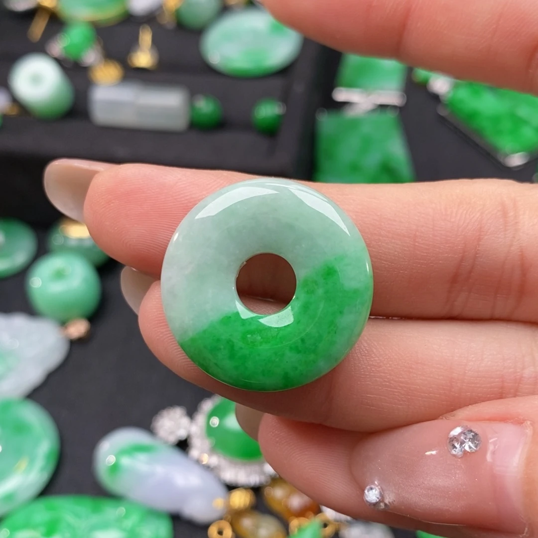 翡翠颈饰18K金镶嵌翡翠