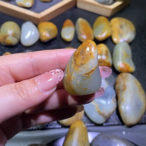 和田玉颈饰未镶嵌