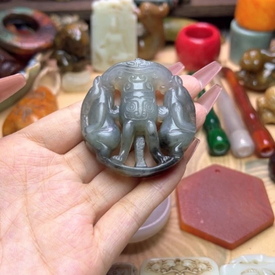 未镶嵌蛇纹石玉颈饰