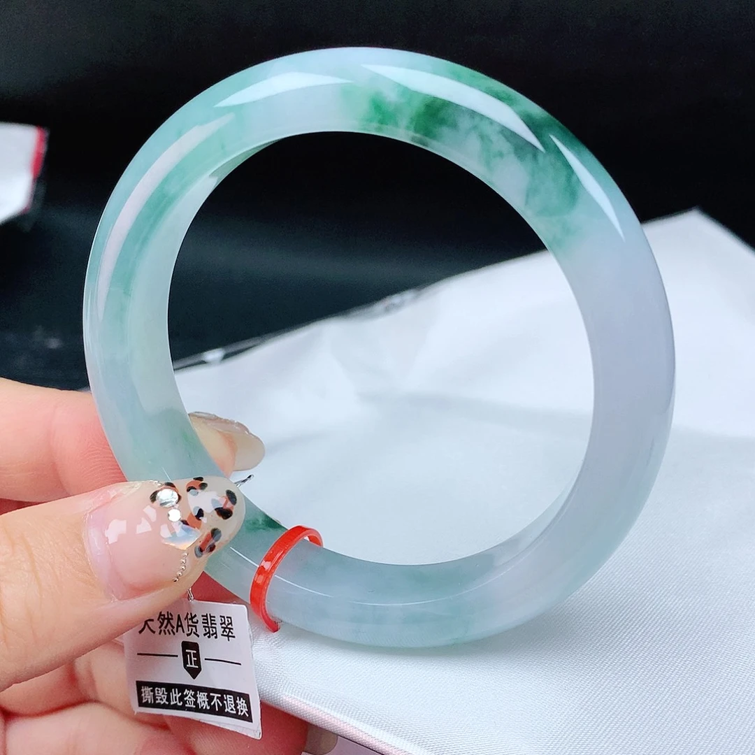 翡翠手镯未镶嵌55圈