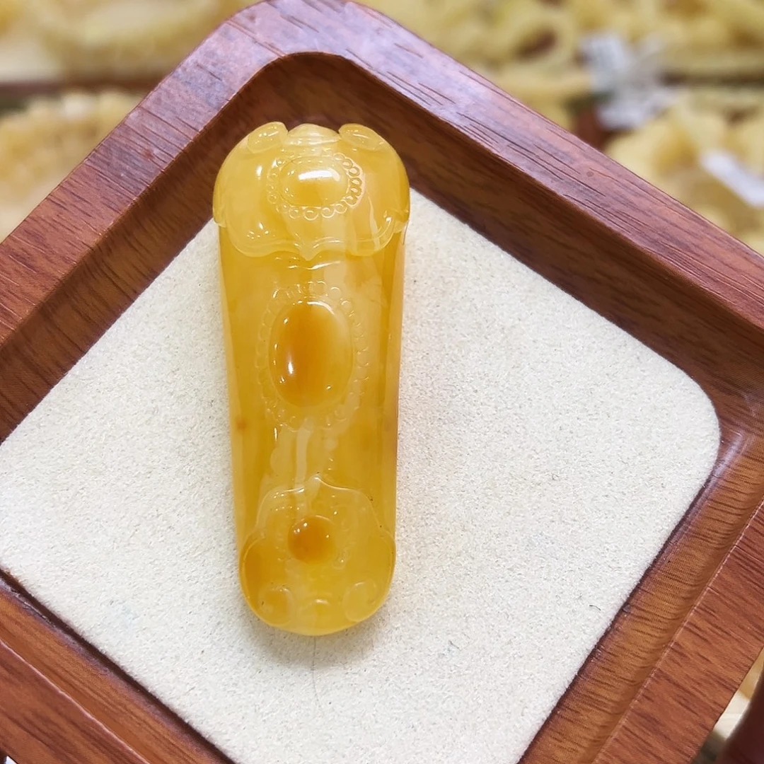 蜜蜡未镶嵌珠宝奇石