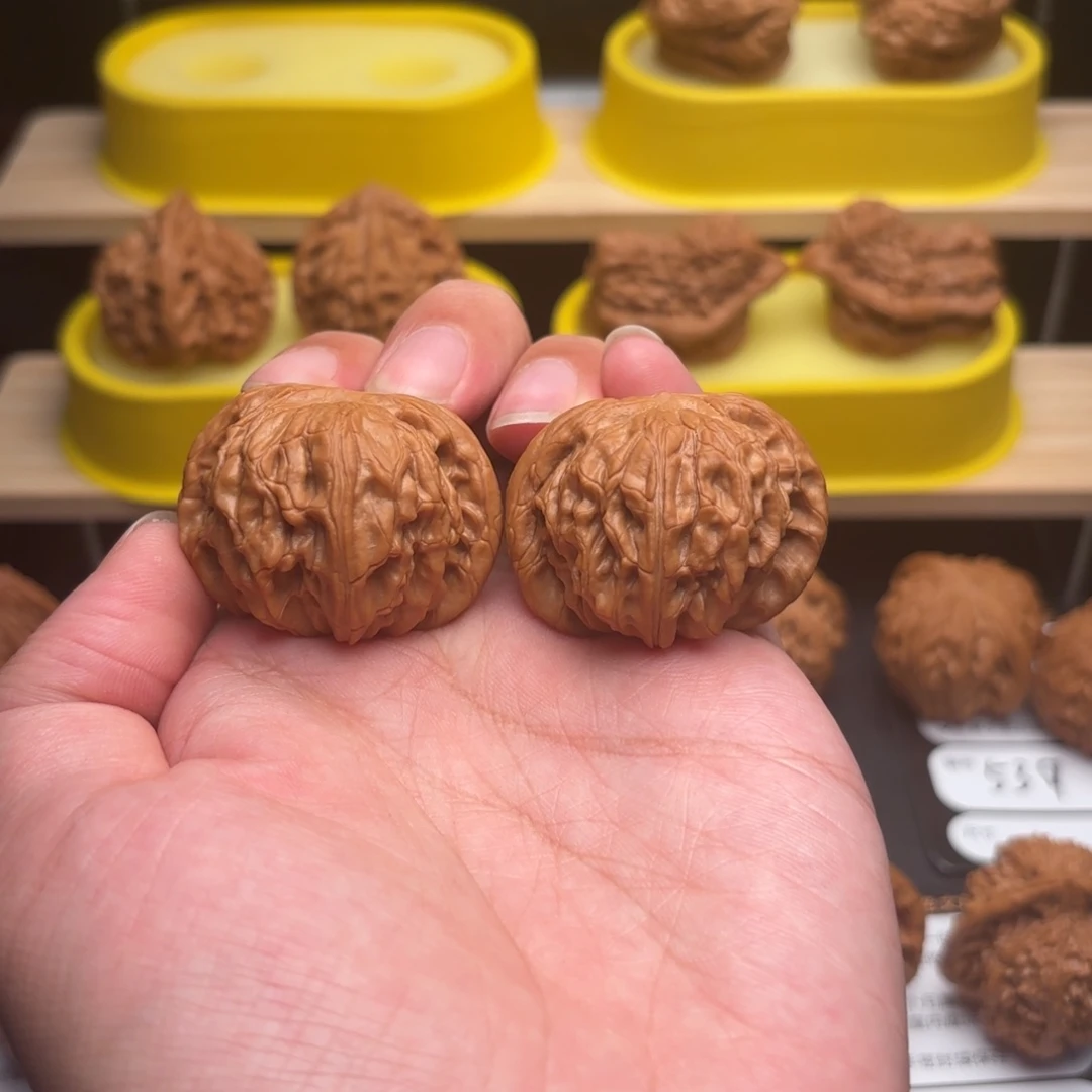 雪***颜文玩核桃把件40磨盘512