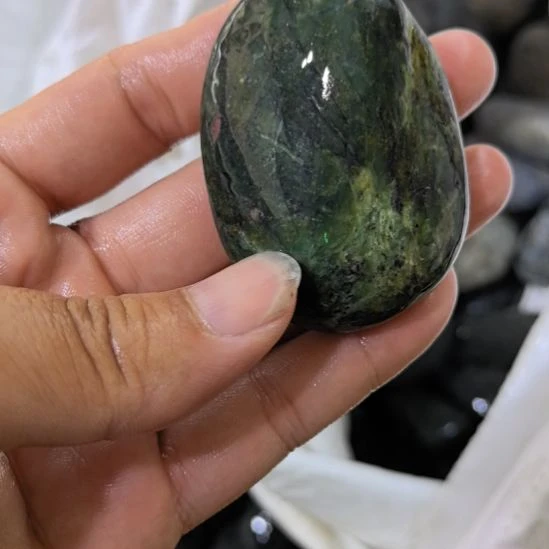 绿***山有机玻璃藏玉药王石原石一个