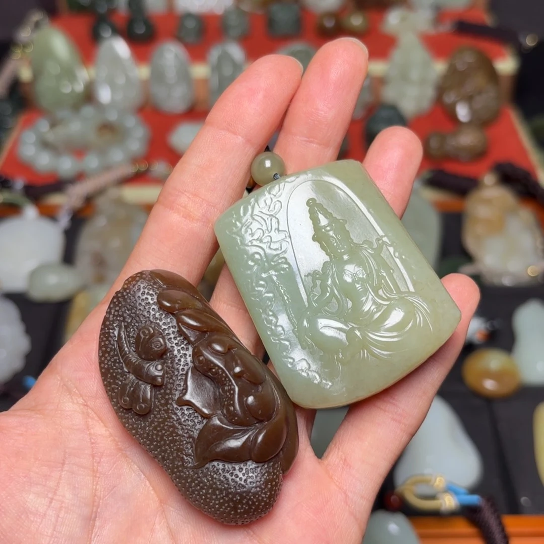 和田玉未镶嵌颈饰张*渔