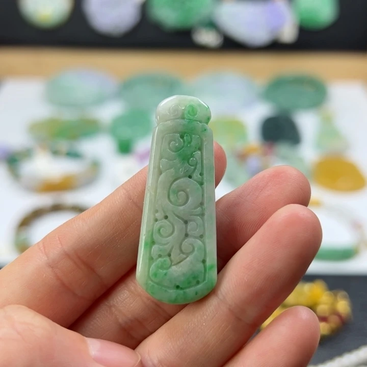颈饰未镶嵌翡翠吊坠