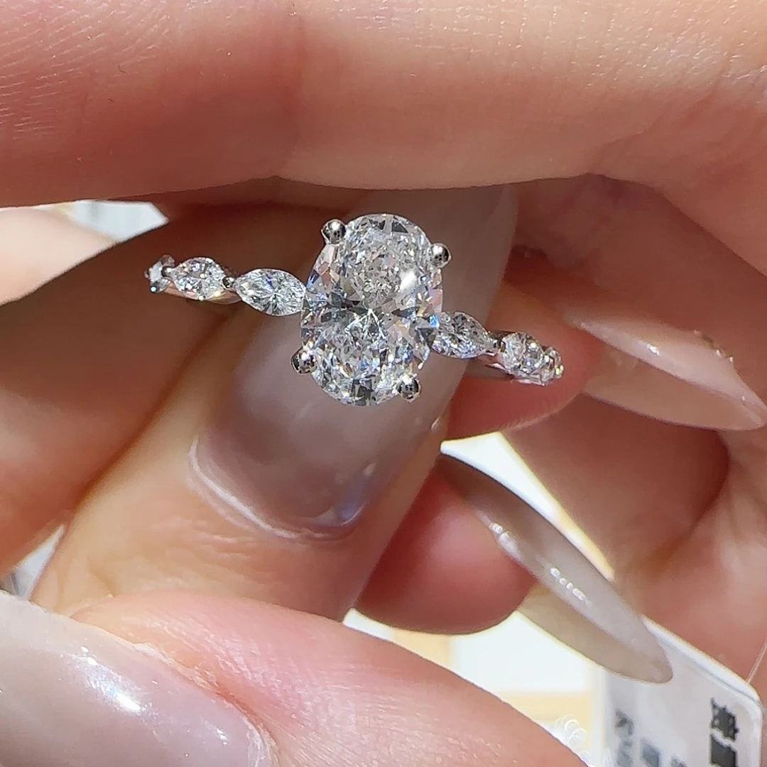 实验室培育钻石18K金镶嵌一卡椭圆辛德瑞拉 11-17圈