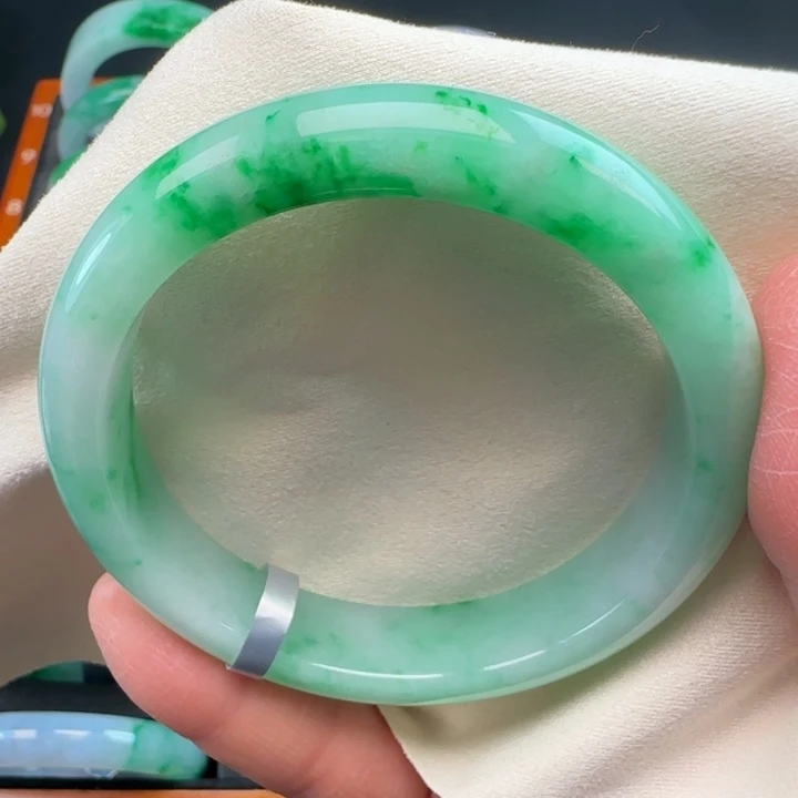 翡翠未镶嵌手镯缅甸翡翠