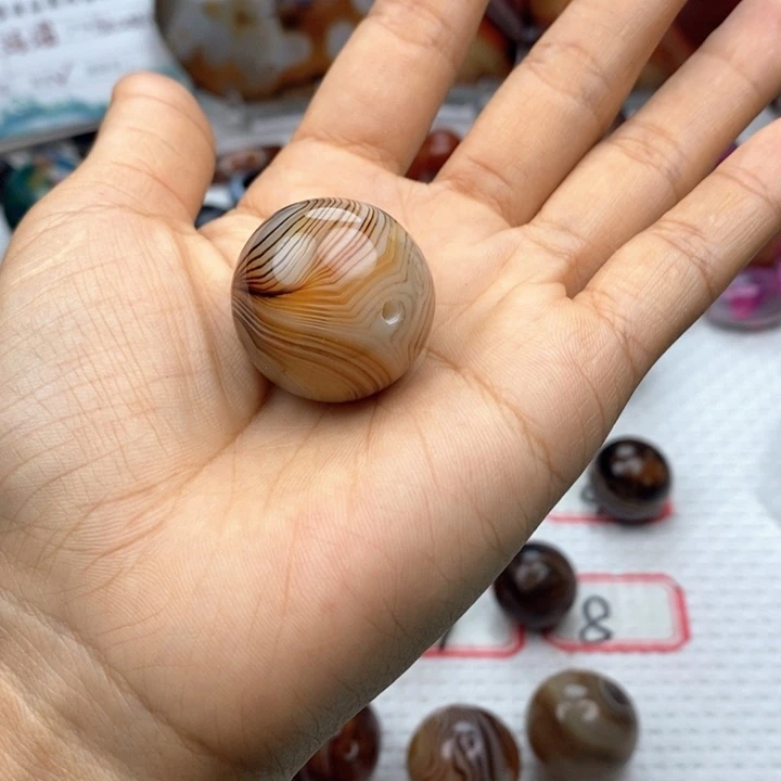 菜***蔡未镶嵌颈饰玛瑙/玉髓