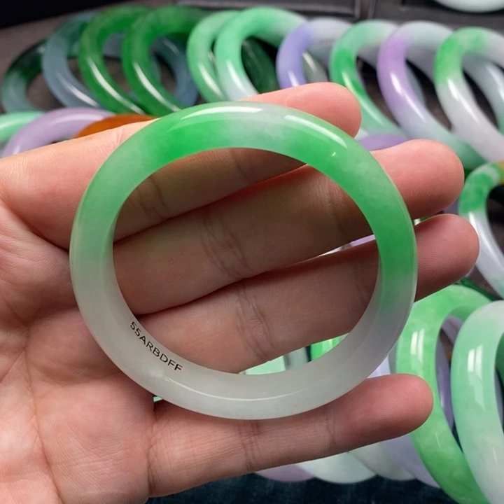 容****仿水晶非金属高端手镯时尚百搭款式