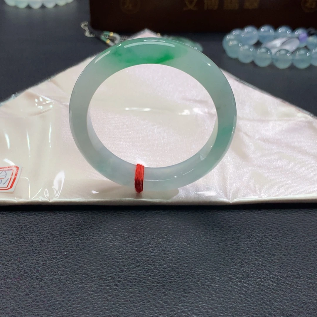 翡翠手镯未镶嵌正圈52