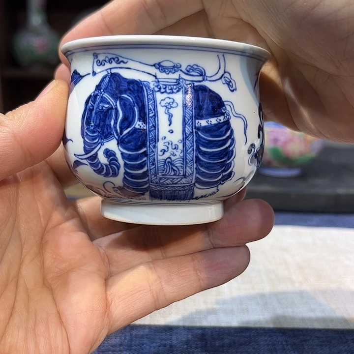 瓷杯子青花象杯子