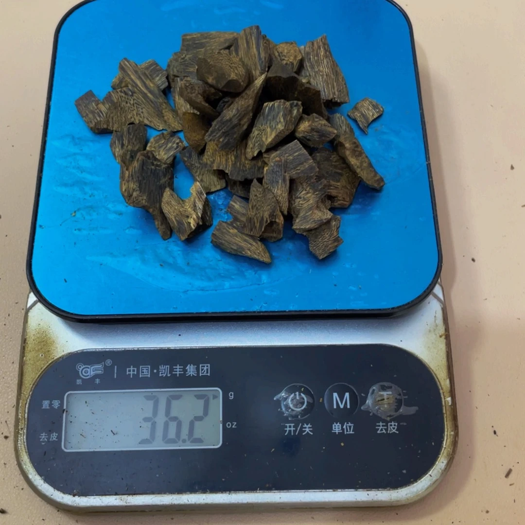 沉香木摆件月*笛樱歌绿两面刮36克