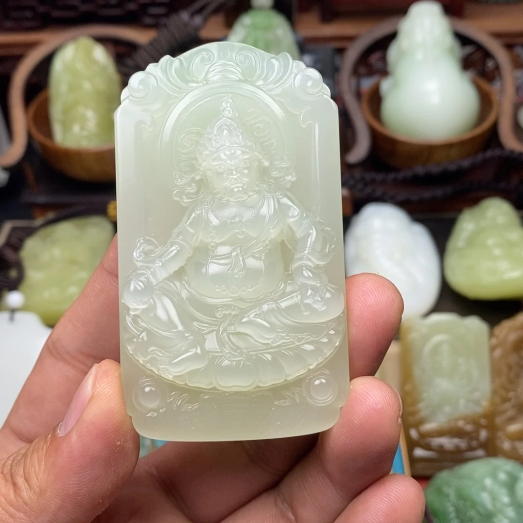 郑***，和田玉未镶嵌颈饰