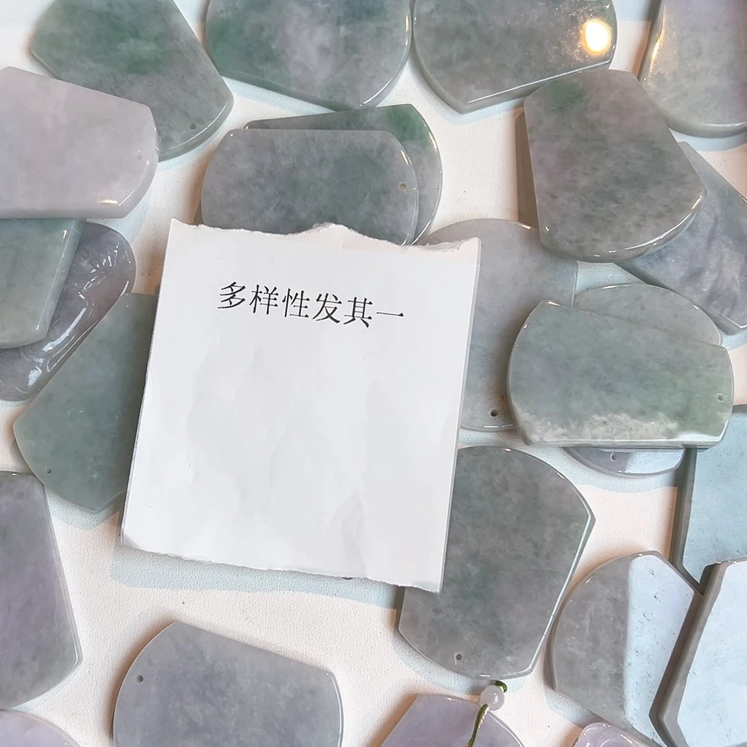 翡翠未镶嵌颈饰挂件