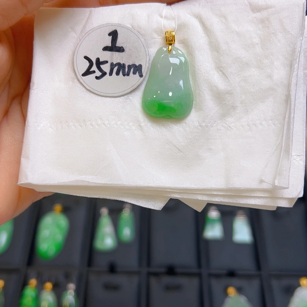 翡翠颈饰18K金镶嵌翡翠