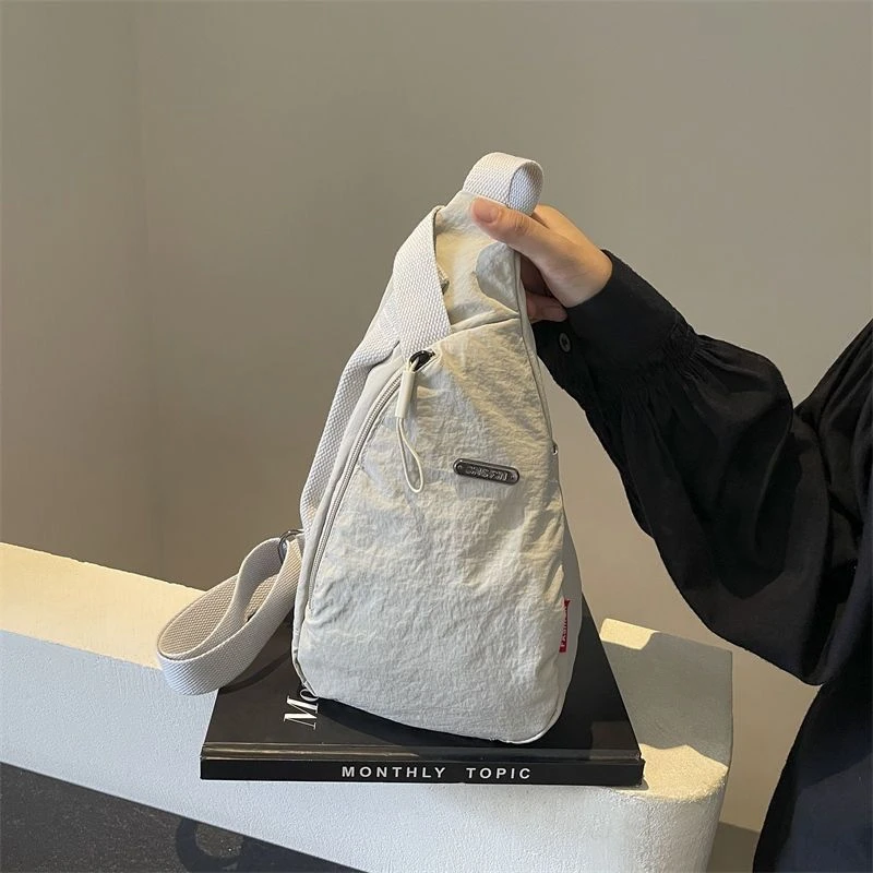 胸包男女单肩斜挎包防水背包户外休闲时尚包包潮2025爆款insm259