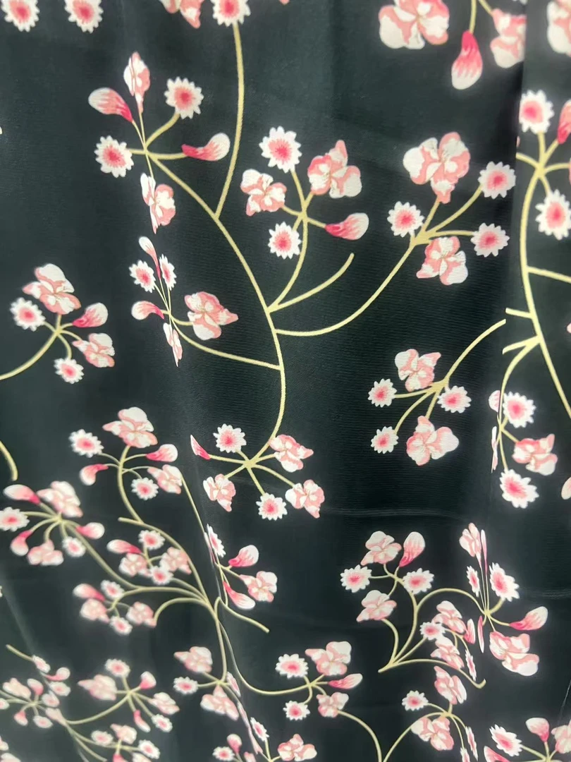 弹力缎黑底红梅花链接