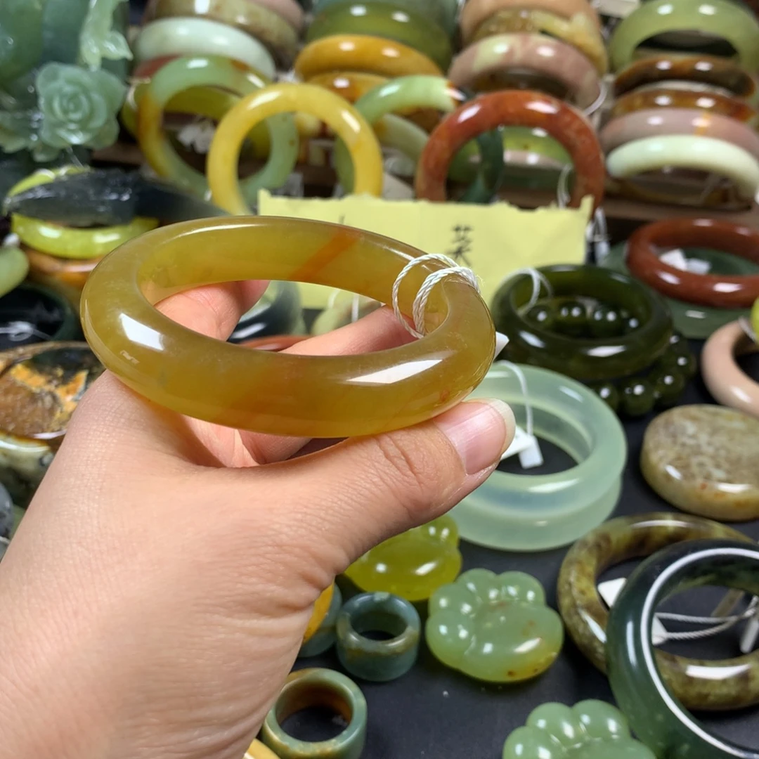 蛇纹石玉未镶嵌手镯