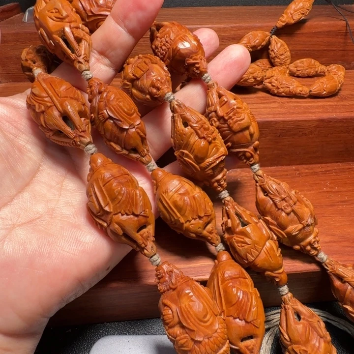 秦***画吊坠橄榄核骑兽十八罗汉