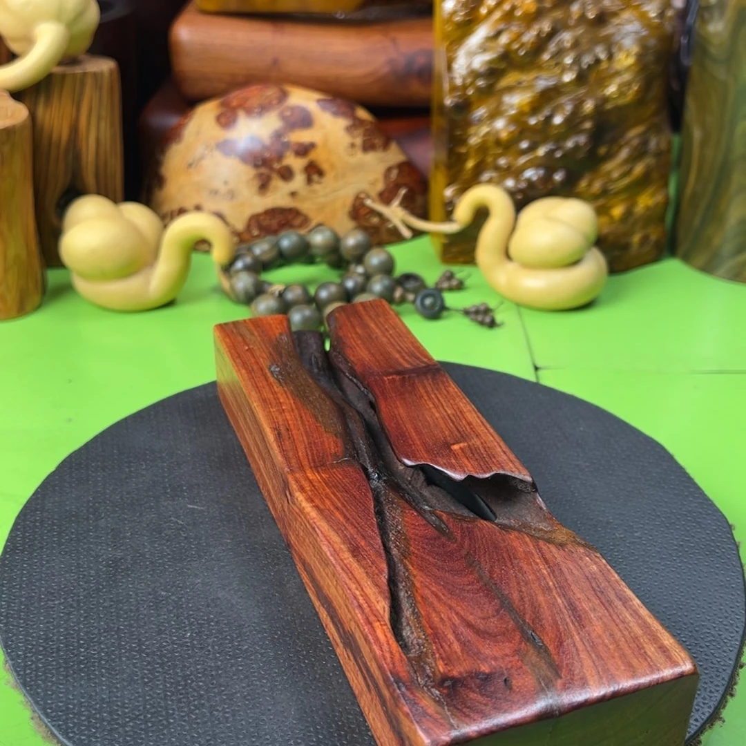 大果紫檀（缅甸花梨）牧*