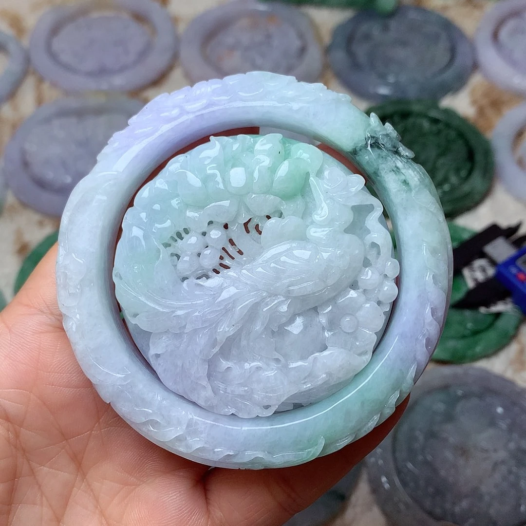 翡翠手镯未镶嵌复古风格