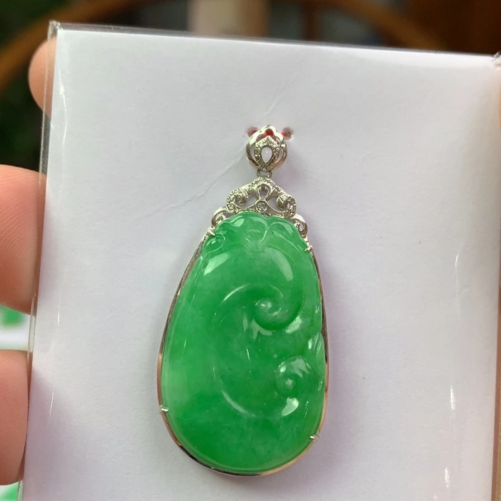翡翠18K金镶嵌颈饰翡翠吊坠
