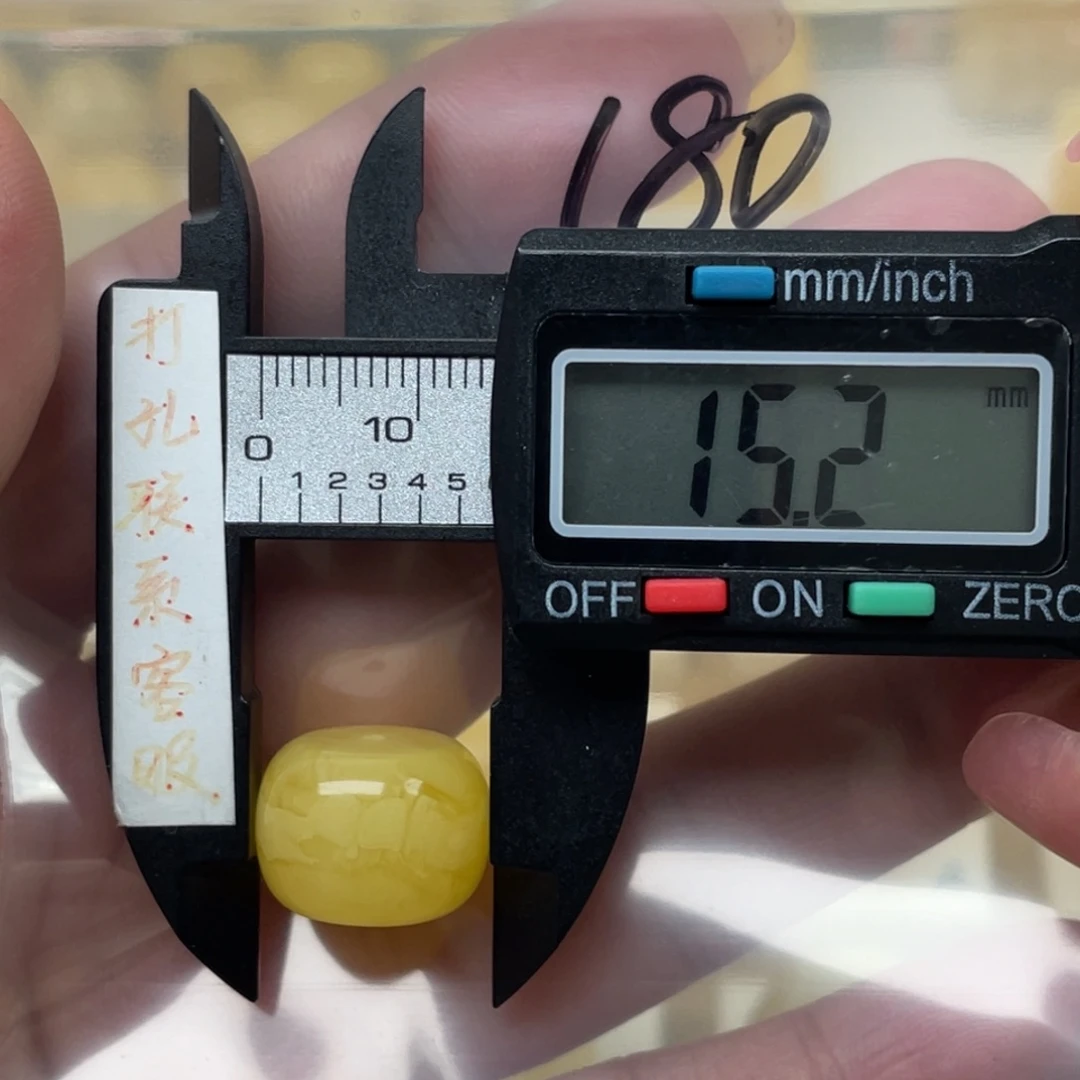 蜜蜡裸石未镶嵌微瑕