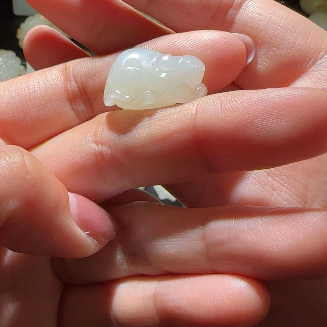 s***德和田玉未镶嵌颈饰