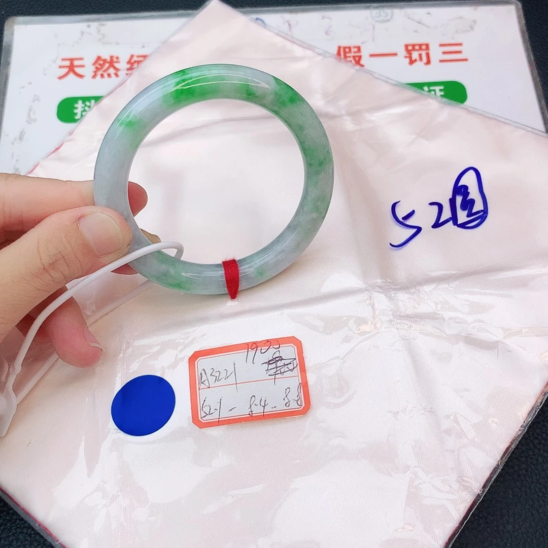 翡翠手镯未镶嵌我
