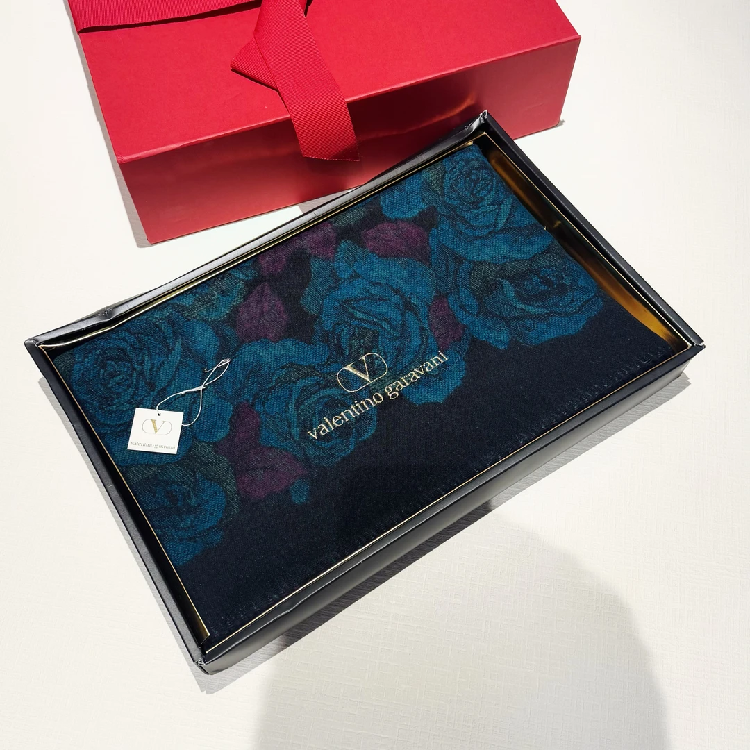 未使用 Valentino/华伦天奴 辣辣/超美蓝色妖姬流苏围巾披肩