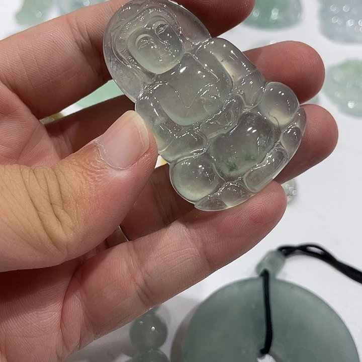 翡翠未镶嵌颈饰观音