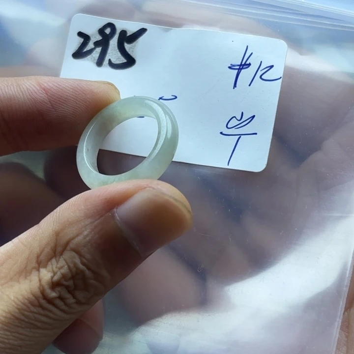 颈饰未镶嵌翡翠戒指