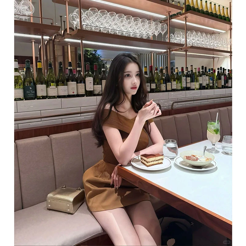 2025年夏季新款一字肩交叉辣妹短袖针织T恤女配高腰显瘦短裙女