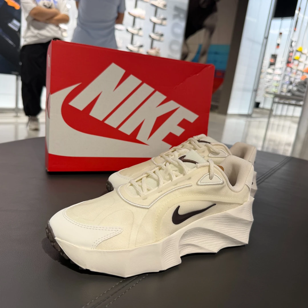 【滔搏联动】耐克女子WMNS NIKE AURA EDGE休闲鞋 HQ7025-105