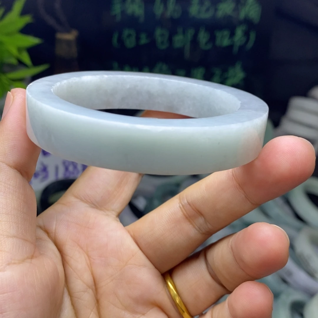 定制翡翠未镶嵌手镯